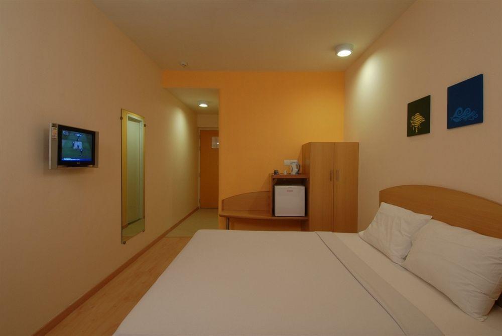 Red Fox Hotel, Чандигарх Экстерьер фото